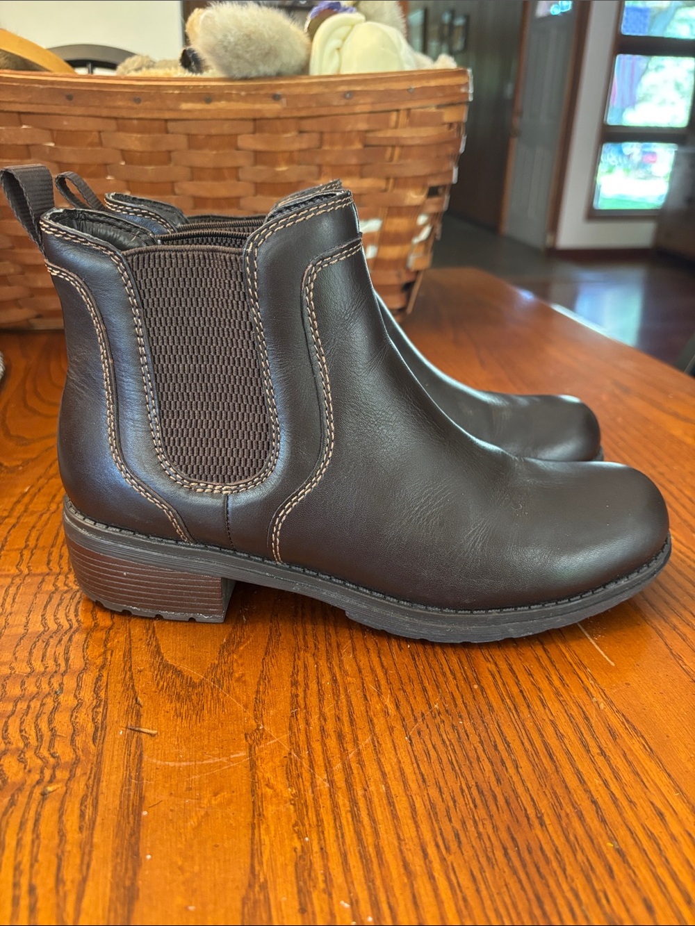 Eastland Brown Chelsea Ankle Boots 8.5M